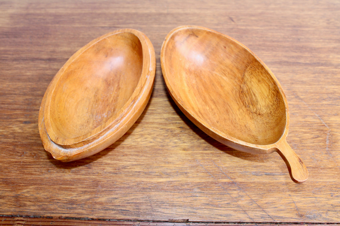 Haitian Woodware by Travaille a la Main in the Shape of a Papaya - Mid 20th Century Wooden Box - MCM Caribbean Wood Arts