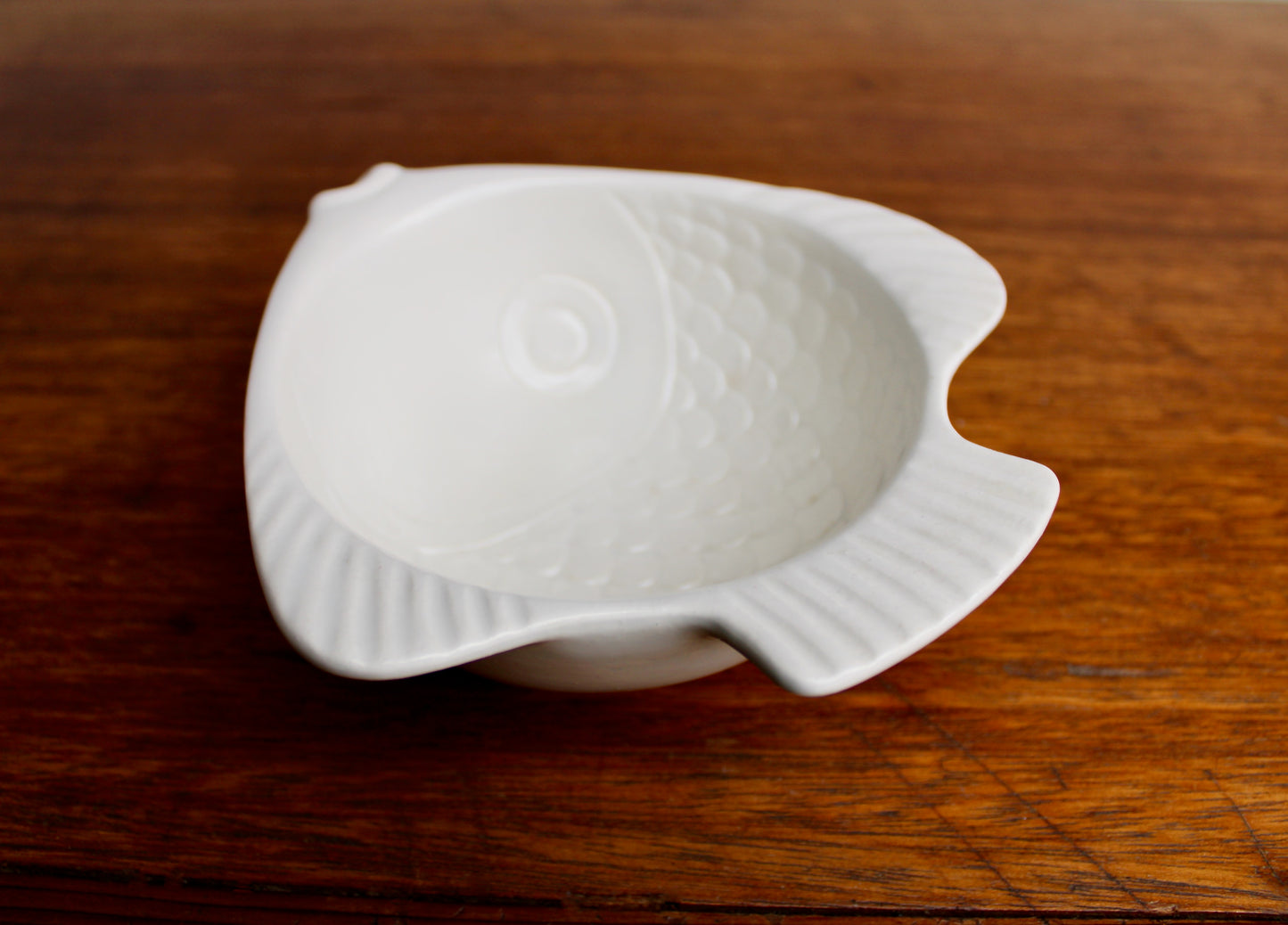 1970s Otagiri Fish Ashtray in Modern White Porcelain - Shōwa Period Japan