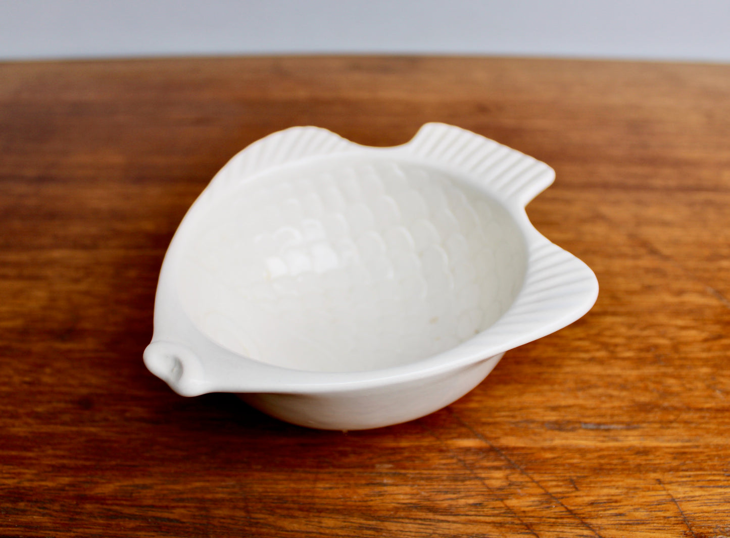 1970s Otagiri Fish Ashtray in Modern White Porcelain - Shōwa Period Japan
