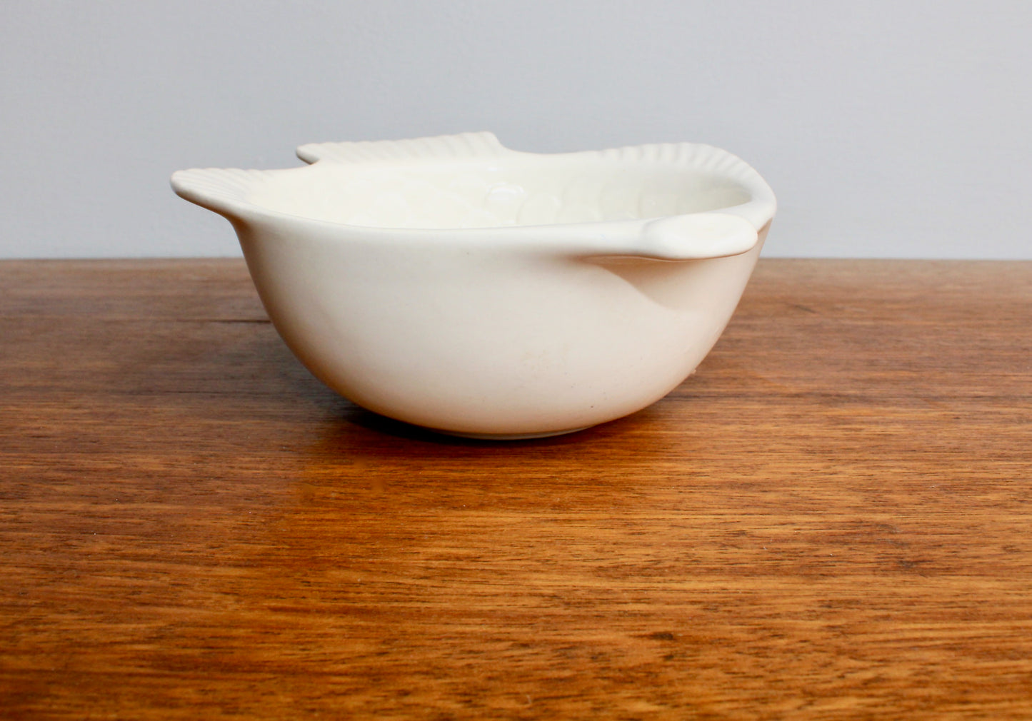 1970s Otagiri Fish Ashtray in Modern White Porcelain - Shōwa Period Japan
