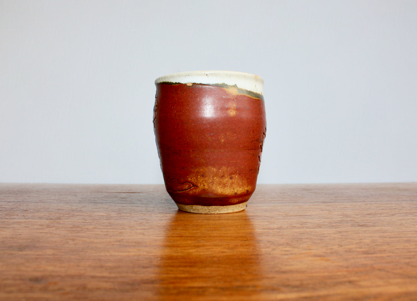 Etched Flower Decoration on Shaner Red Glazed Mug - 8oz Vintage Studio Pottery w/ Vellum Shaner-Red Glaze - Highly Speckled Matte White Interior - Handcrafted Studio Pottery