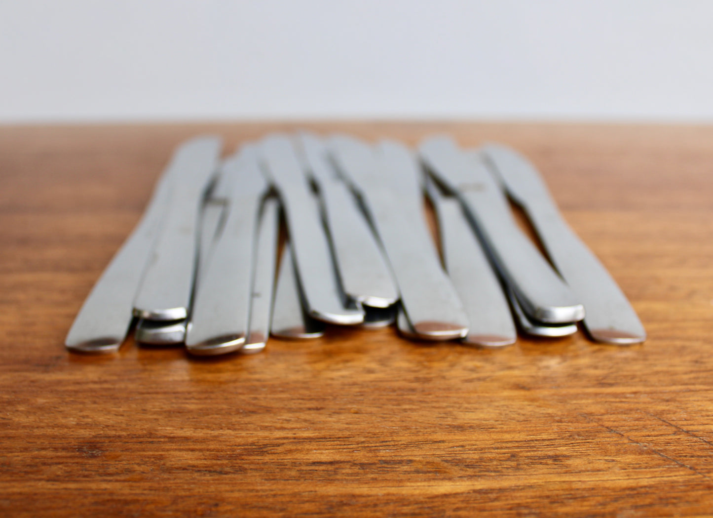 4 Dinner Knives Gense Facette - Set of 4 Dinner Knives Designed by Folke Arström - Modern Vintage Stainless Steel Flatware Crafted in Sweden