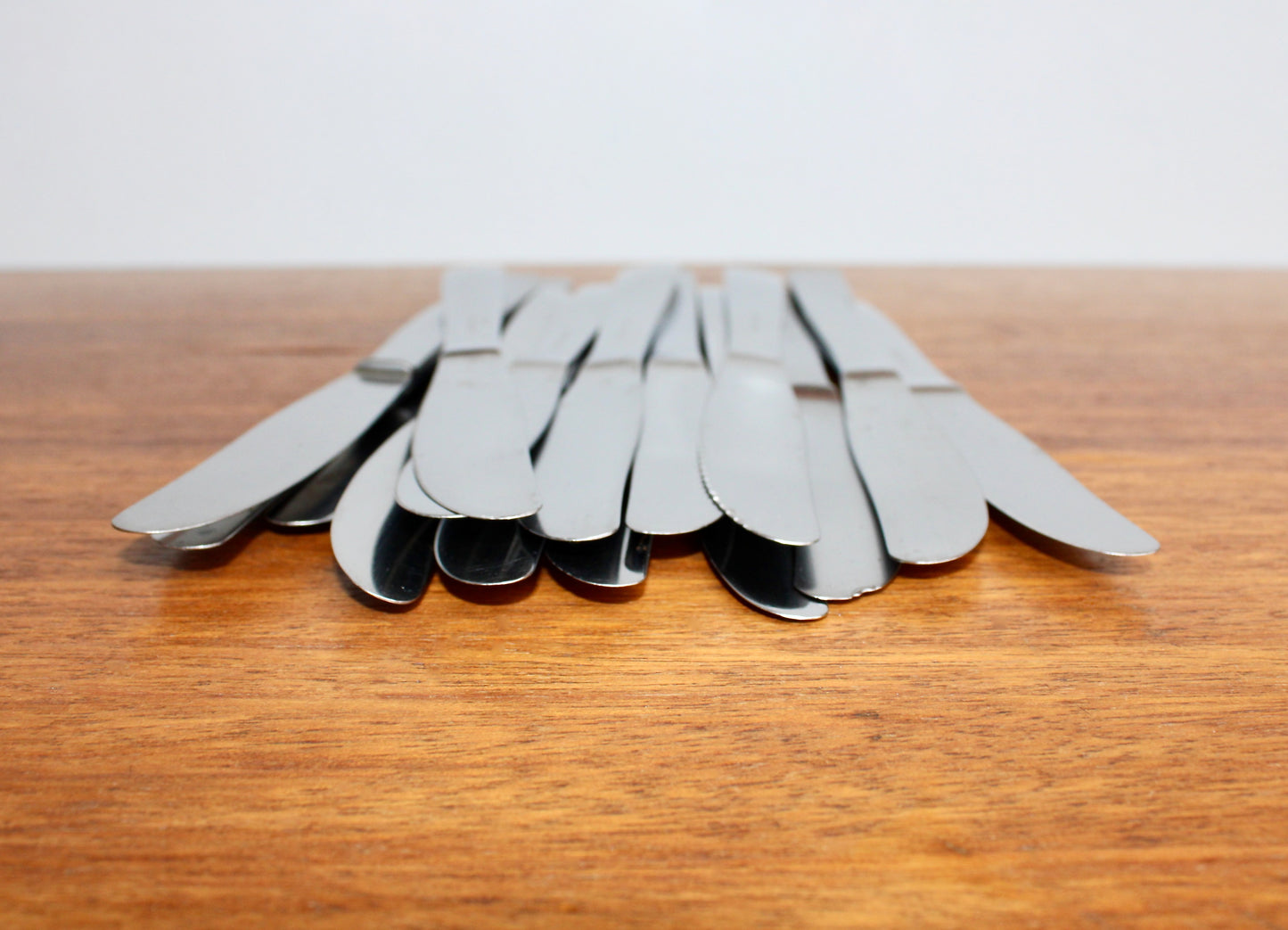4 Dinner Knives Gense Facette - Set of 4 Dinner Knives Designed by Folke Arström - Modern Vintage Stainless Steel Flatware Crafted in Sweden