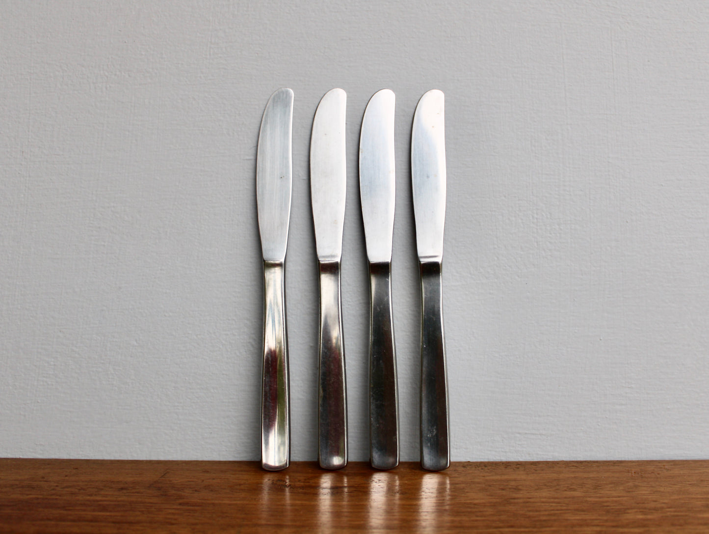 4 Dinner Knives Gense Facette - Set of 4 Dinner Knives Designed by Folke Arström - Modern Vintage Stainless Steel Flatware Crafted in Sweden