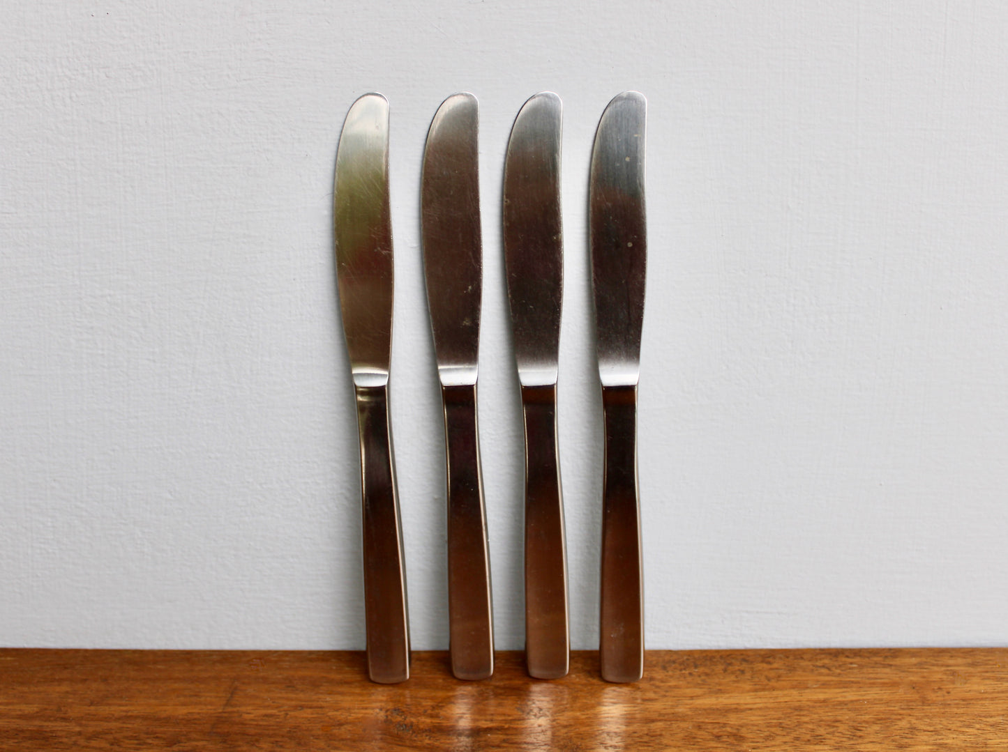 4 Dinner Knives Gense Facette - Set of 4 Dinner Knives Designed by Folke Arström - Modern Vintage Stainless Steel Flatware Crafted in Sweden