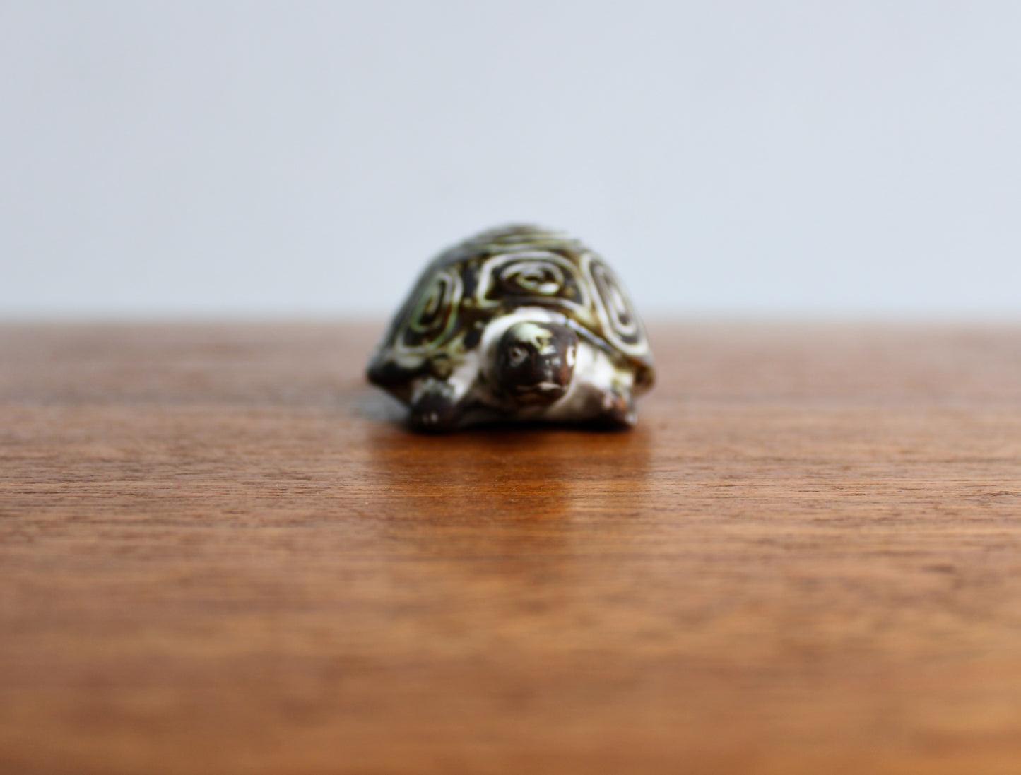 Gudrun Baudisch-Wittke Small Turtle Figurine - Gorgeous Tortoise for Hallstatt Keramik, Crafted in 20th Century Austria