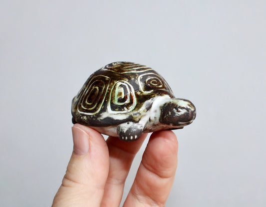Gudrun Baudisch-Wittke Small Turtle Figurine - Gorgeous Tortoise for Hallstatt Keramik, Crafted in 20th Century Austria