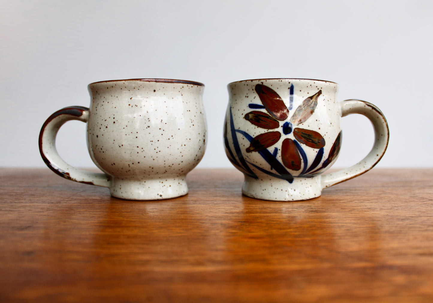Pair of 1970s Otagiri Mugs w/ Obsidian Dahlia Decoration on Speckled Grey - Pedestaled Mugs w/ Bulb Shaped Bowls, Mid Century Shōwa Period Japan, chips