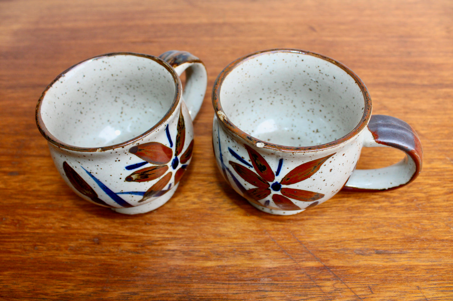 Pair of 1970s Otagiri Mugs w/ Obsidian Dahlia Decoration on Speckled Grey - Pedestaled Mugs w/ Bulb Shaped Bowls, Mid Century Shōwa Period Japan, chips