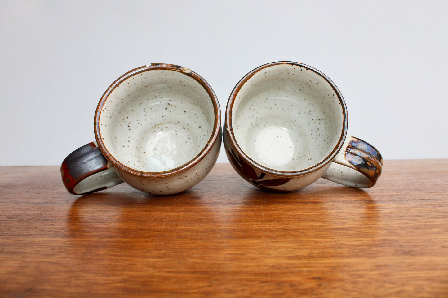 Pair of 1970s Otagiri Mugs w/ Obsidian Dahlia Decoration on Speckled Grey - Pedestaled Mugs w/ Bulb Shaped Bowls, Mid Century Shōwa Period Japan, chips