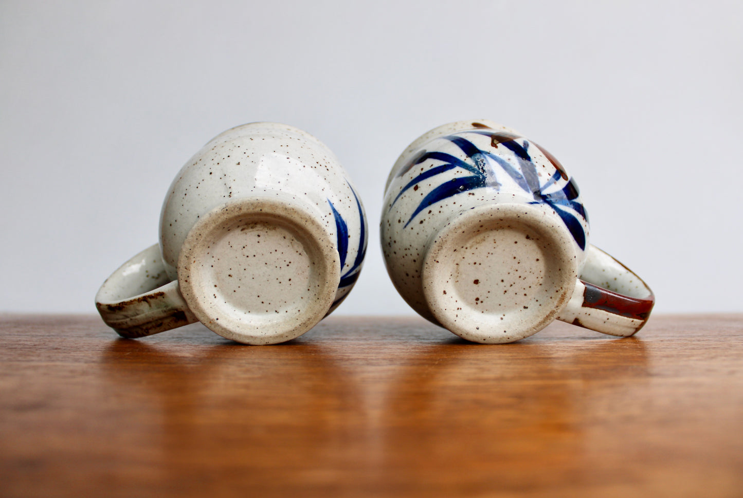 Pair of 1970s Otagiri Mugs w/ Obsidian Dahlia Decoration on Speckled Grey - Pedestaled Mugs w/ Bulb Shaped Bowls, Mid Century Shōwa Period Japan, chips