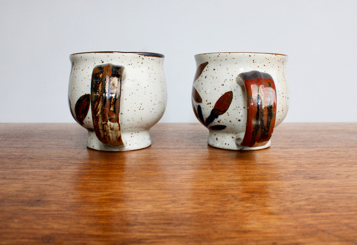Pair of 1970s Otagiri Mugs w/ Obsidian Dahlia Decoration on Speckled Grey - Pedestaled Mugs w/ Bulb Shaped Bowls, Mid Century Shōwa Period Japan, chips