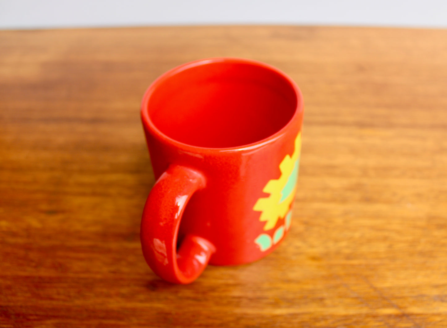 Waechtersbach Cherry-Red Hedgehog Mug - Delightful Green & Red Mug, Crafted in West Germany for Wächterbach Keramik