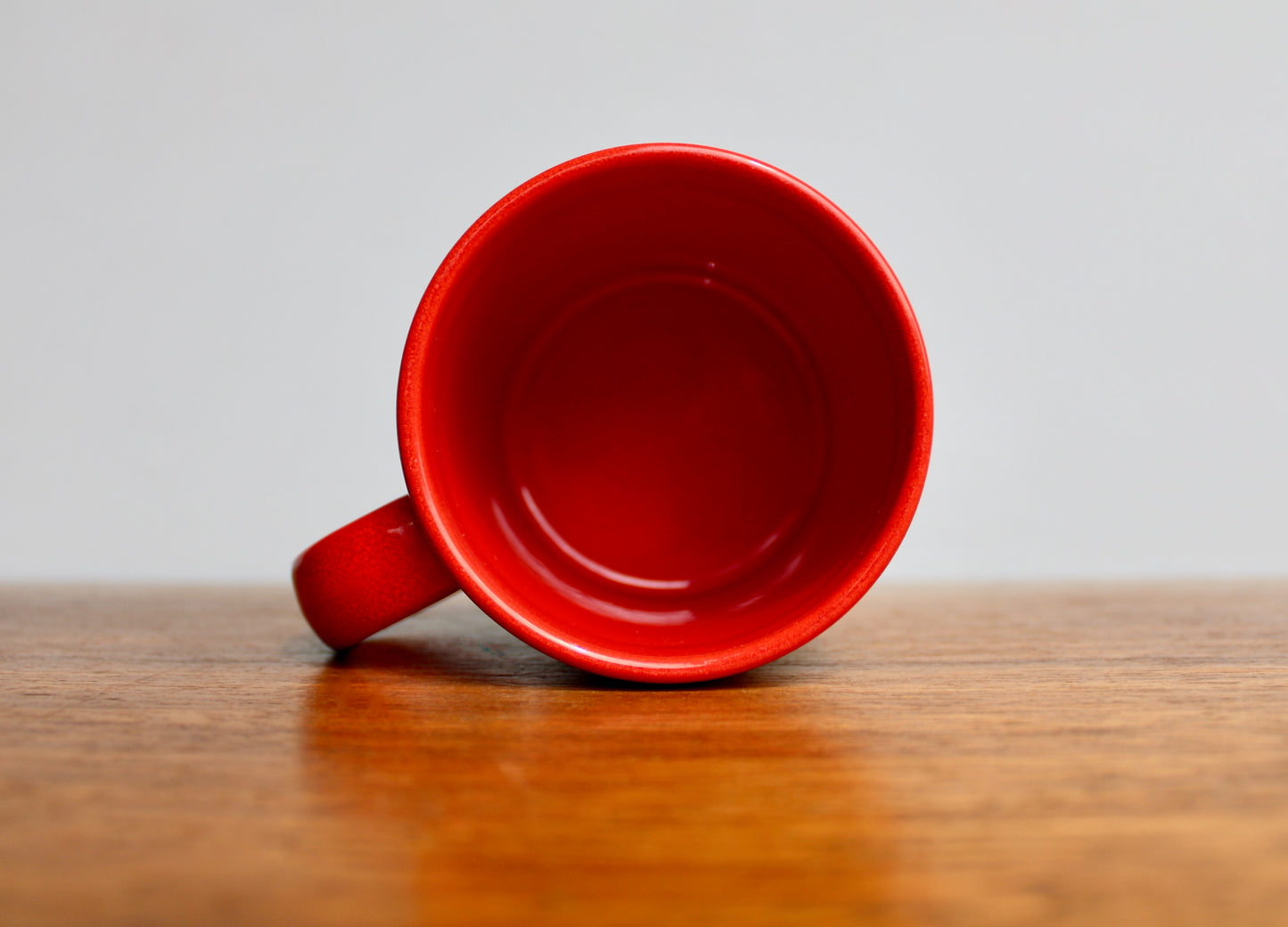 Waechtersbach Cherry-Red Hedgehog Mug - Delightful Green & Red Mug, Crafted in West Germany for Wächterbach Keramik